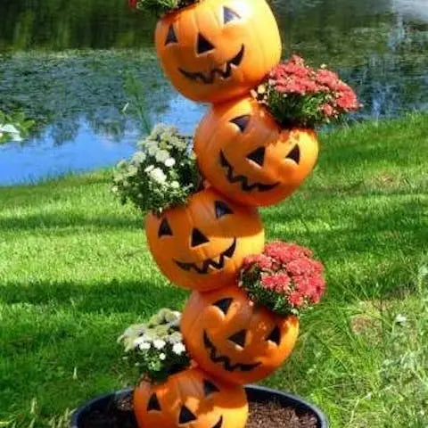 Even-Halloween-monsters-love-flowers Flora Queen